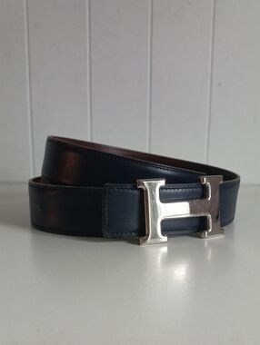 HERMES NAVY TAN REVERSIBLE SILVER H CONSTANCE BELT.